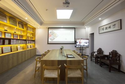 現(xiàn)代工業(yè)綜合體的核心設(shè)施 工廠、辦公環(huán)境與會(huì)議展覽服務(wù)